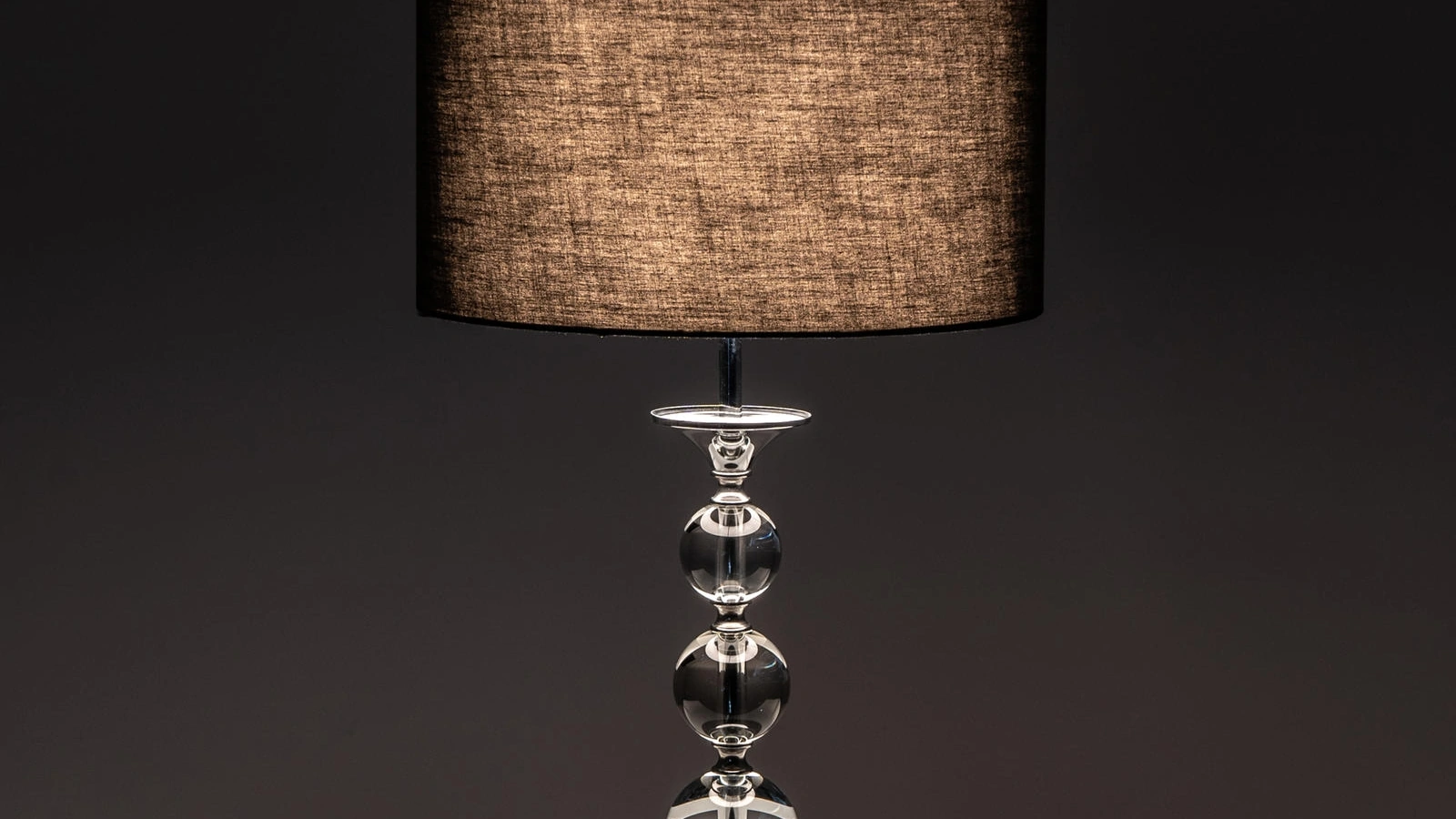 Lampada da tavolo Giuditta in plexiglass con paralume in tessuto di Stones