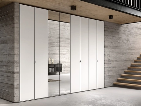 Armadio con ante battenti laccato con specchio centrale Filo GD1410 di Abitare Mobilstella