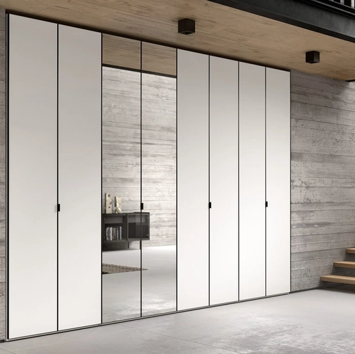 Armadio con ante battenti laccato con specchio centrale Filo GD1410 di Abitare Mobilstella