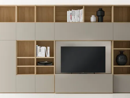 Libreria in laccato opaco e finitura Matwood Honey con vano porta TV Composizione PTG319 di SantaLucia