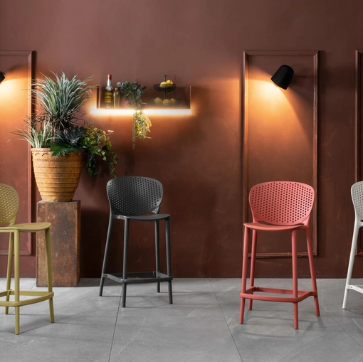 Sgabello impilabile in polipropilene Spot di Stones